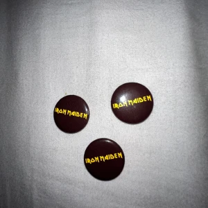 Brandy pins - Jag hadde fler brandy pins som är sålda och så märkte jag att jag hadde 3 kvar //obs tryck inte på köp nu utan kontakta mig först\\10kr st