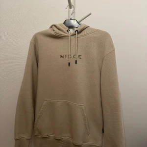 Nicce hoodie beige  - användt den jätte lite. den bara står där, dags att sälja den