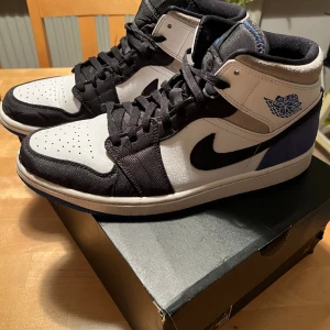 Jordan 1 mid se (Union Royal) - Bra skick, använda en halv sommar 