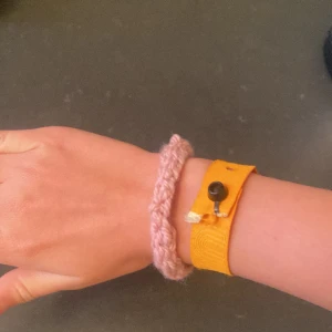 Virkat armband - Virkat armad för bra pris, handgjord och ”vintage”