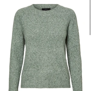 Grön stickad tröja - Stickad tröja från Vero Moda i så snygg grön färg men som inte kommer till användning längre💞
