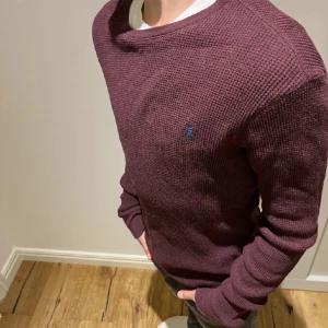 Ralph lauren stickad tröja - Tjena, säljer en Ralph lauren stickad tröja, denna tröjan är slim fit och väldigt bra skick. Priset ej hugger i sten så skriv vid funderingar 