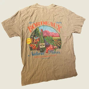 T-shirt  - T-shirt med fint tryck