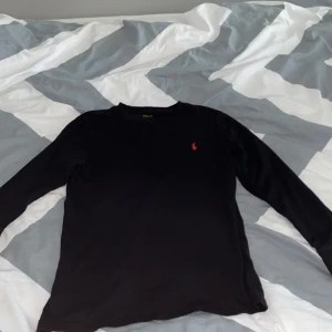 Ralph Laurent tröja - En tunn vår-sommar Ralph Laurent tröja som är 10/10 i skick🖤