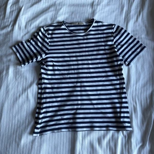Randig t-shirt  - Snygg randig tröja med lite tjockare tyg💗