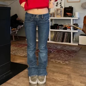 Low waist jeans - Säljer dessa diesel jeans ja köpte p plick precis då de it passa mig så bra annars jätte fina💕köpte för 400 säljer för 320. Pris kan diskuteras. (INTE MINA BILDER) 