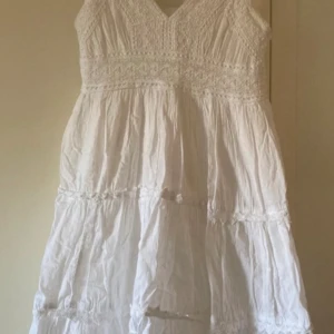 Spetsklänning - Normal i storlek  Använt ett fåtal gånger