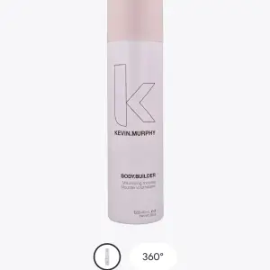 Säljer denna volym mousse ifrån Kevin murphy. Råkade köpa två stycken. Den är jättebra och är lätt i håret och håret blir inte fett. Aldrig använd