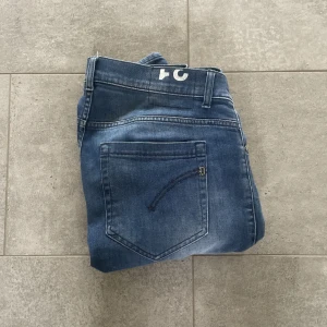 Dondup jeans  - Snygg dondups mot det ljusare hållet de är sprillans ny. Kom PM om det är något ni undrar🙌