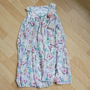 Klänning H&M - Klänning H&M strl 128