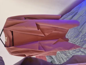 Helt ny kappa - Helt ny otroligt bra kvalité och köptes från London för några månader sedan. Lite lyxigare material skulle jag säga