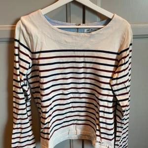 Tröja från Lindex  - Tröja från Lindex kollektion Hampton Republic Bra kvalité!  Storlek M Använd få ggr Rök och djurfritt hem! Nyrikes 499kr