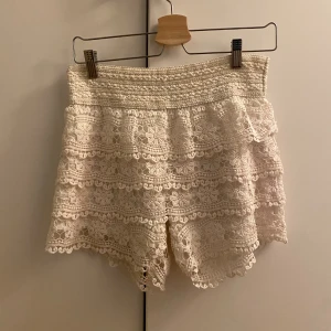 Spets shorts - Jätte fina spets shorts i storlek xs, jätte fina till sommaren!🙌