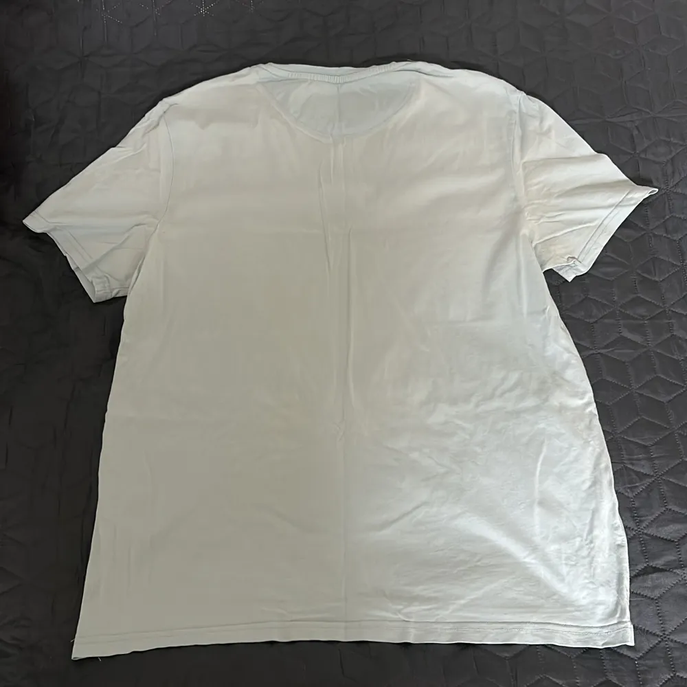 Clean Lyle Scott t-shirt. Inte alls använd då jag fick den som en present men den var för stor och glömde sedan om den, skick 10/10. . T-shirts.