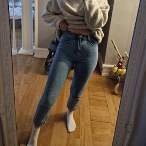 Högmidjade jeans från Sinsay, stl 36, utan anmärkningar  