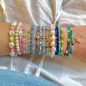 Armband - Perfekta armbanden för sommaren🤩🩷🌴🌊 Välj både storlek och design själv. Från 30kr styck beroende på design. Icke Spårbar frakt 15kr. Spårbar frakt 58kr. Bjuder på icke Spårbar frakt vid köp av 3 eller fler armband. Betalning sker via Swish🤗🩷🌸