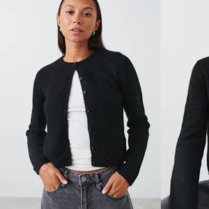 Stickad kofta 🧡 - Populär kofta som är använd kanske 2-3 gånger men är precis som ny 🧡 Säljer för 200kr (köpt för 399) 