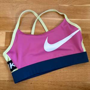 Sport bra size M Barely worn and in great condition