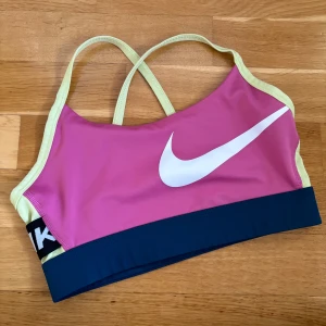 Sport BH - Sport bra size M Barely worn and in great condition