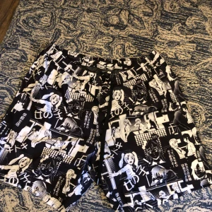 Badbyxor med anime figurer - Ej använda men tvättar ändå dem innan de skickas. Storlek M. Från märket Cropp.