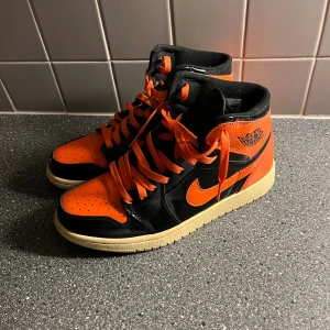 Jordan 1 high - Jordans 1 high, använda ett par gånger, prisen kan sänkas vid snabb affär.