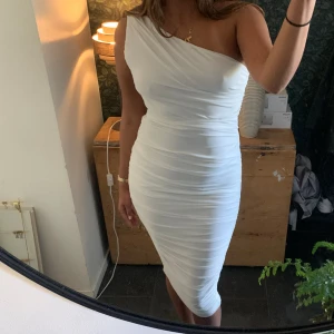 Klänning - Jätte fin klänning som är helt ny  i st M🌸