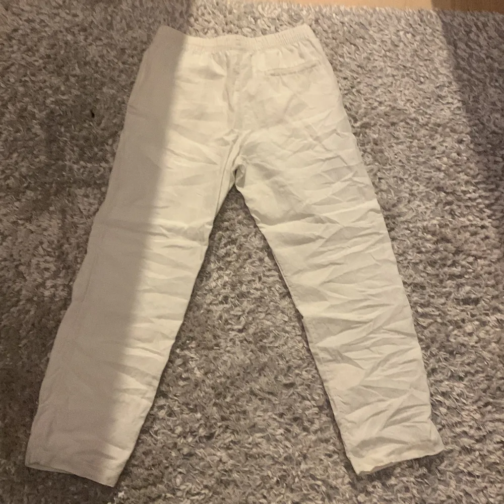 Ganska använda  Passar ungefär mellan 170-180cm. Jeans & Byxor.