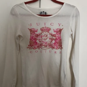 Juicy couture långärmad tröja - En jättefin tröja som tyvärr aldrig kommer till användning 🩷☺️ (Nypris ca 600kr) 