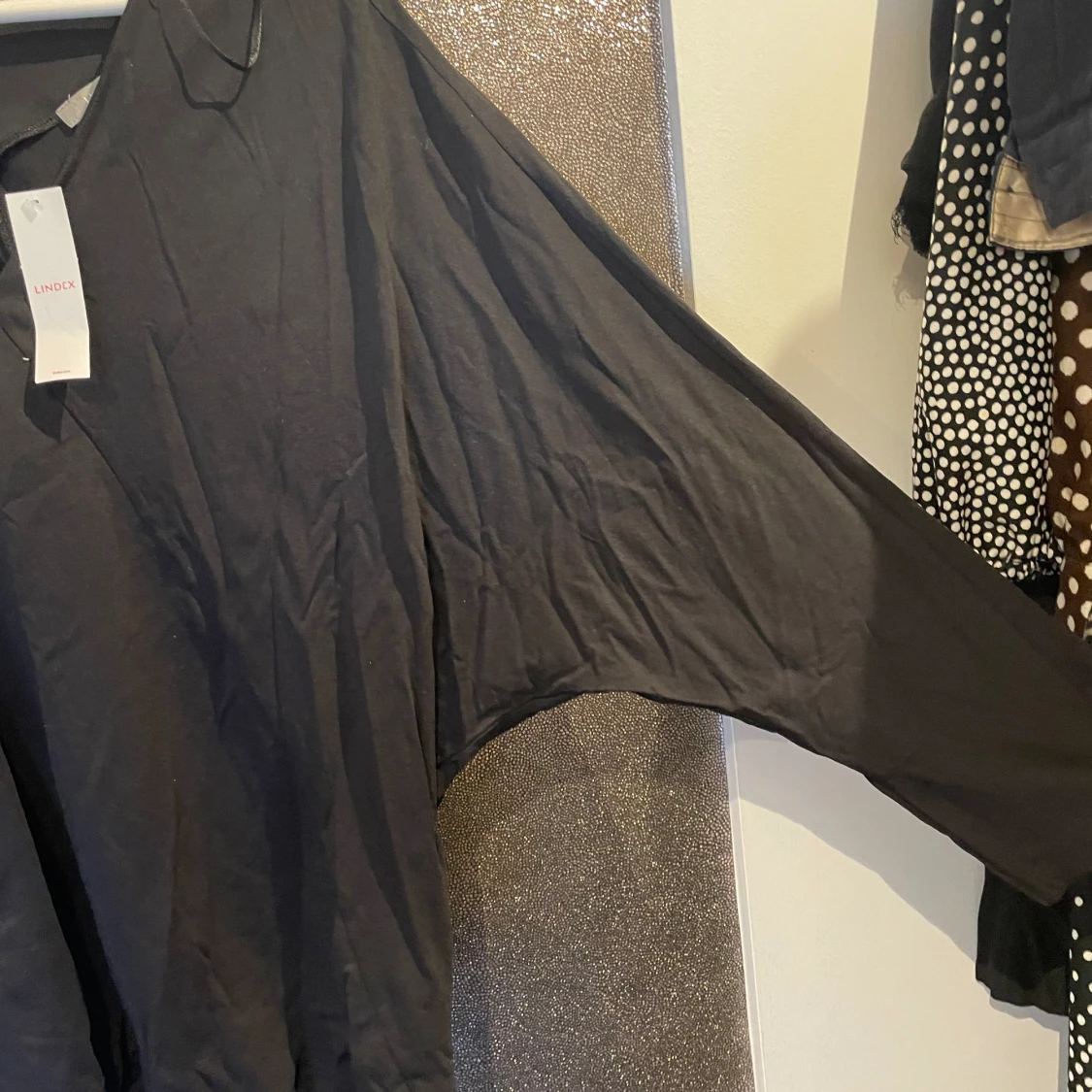 Svart tunn trekvartströja - 90