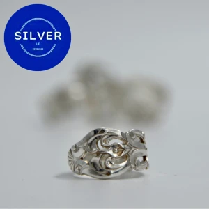 Silverring - Unika silverringar gjorda på bestick i riktigt silver! Ringarna komme i olika storlekar men är anpassningsbara. Tveka inte vid frågor!