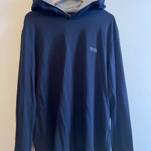 Boss huvtröja - Boss huvtröja i storlek Large.  Oanvänd och som ny!