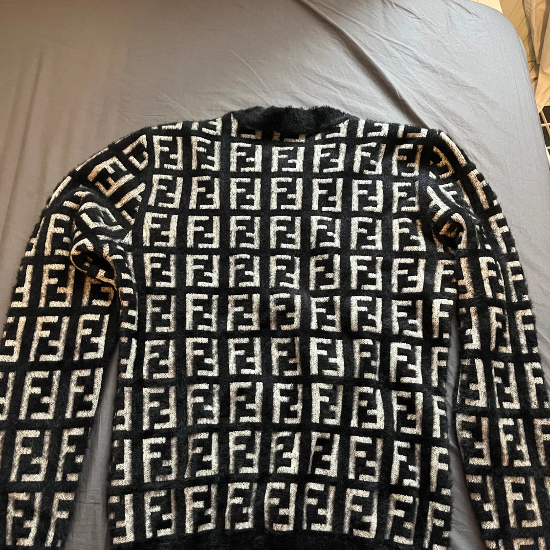 Fendi mjuk skön tröja