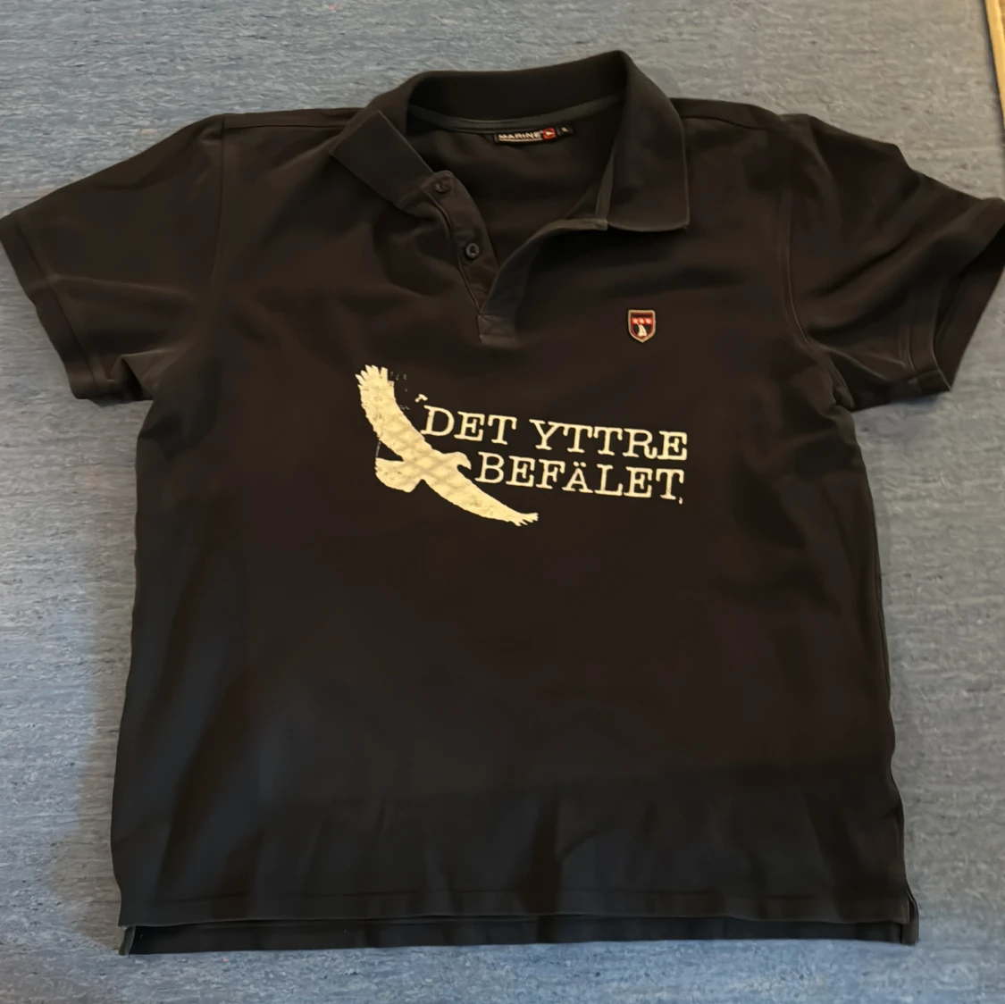 43. Marinblå det yttre befälet polo XL