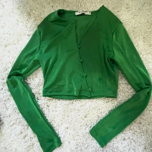 Tröja från NAKD - Endast testad! Storlek XS men den är väldigt stor i storleken så hade även passat storlek S. Kan postas eller mötas upp i Ängelholm 💕