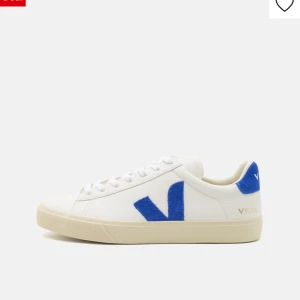 Veja skor - Säljer mina fina veja skor, köpta i höstas men de har inte kommit till användning. Nypris 1200kr🩵