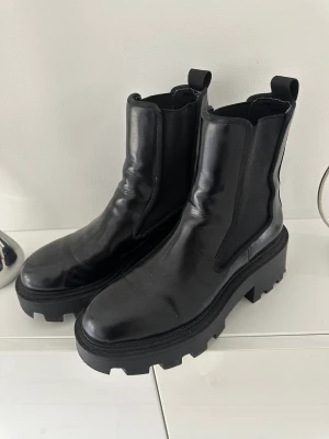 Chunky Boots - Säljer mina fina Chunky boots som inte längre passar mig 🌺