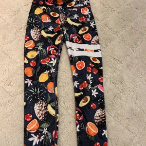 Stronger  - Säljer mina stronger byxor som tyvärr har blivit försmå men är i jättebra skick 