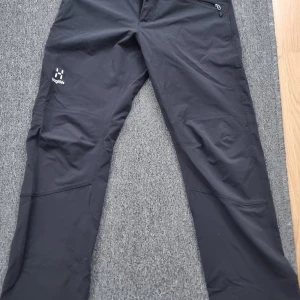 Högflöfs byxa - Helt ny, har använt den 3-4 gånger. Stockholm/Botkyrka. Storlek S  Köpte den för 1800 säljer den för 1200 Pris kan diskuteras!