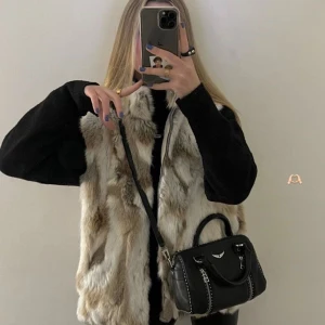 ZADIG VOLTAIRE SUNNY☀️ - Säljer min Sunny bag ifrån Zadig Voltaire! Den lilla modellen💞 väskan är i väldigt fint skick och jag har tagit hand om den väl! Det långa bandet samt dustbag följer självklart med🙌🏽Köpt på NK i Stockholm, kvitto finns❣️