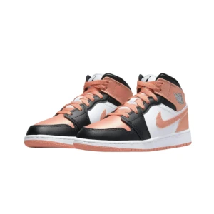 Air Jordan 1 - Säljer nu mina  Air Jordan 1 mid i färgen ”Madder Root” som tyvärr inte kommer till användning längre. Jag köpte dem för cirka 1699kr men säljer för 400kr+ frakt. Pris går att diskutera, hör av er vid frågor eller för egna bilder✨