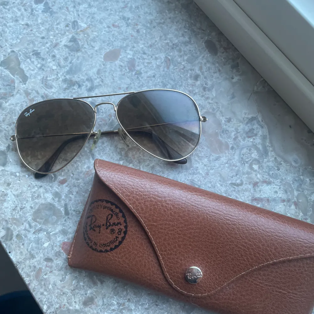 Aviator solglasögon från ray-ban, nypris 1100 mitt pris 600☺️. Accessoarer.