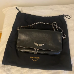 Zadig väska - Säljer min Zadig väska, inte använd så mycket, bra skick. Pris kan diskuteras.