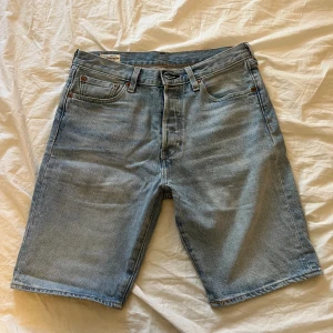 Levis jeans shorts - Levis jeans shorts i storlek w29
