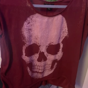 As cool tröka - Jätte snygg tröja, helt okej skick, sorry för dåliga bilder 🫶🏻