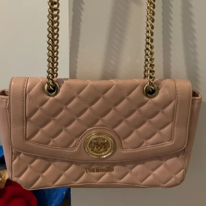 pink/nude handbag  - handbag love moschino 