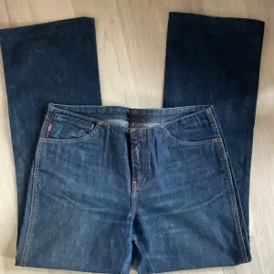  Super coola lågmidjade flared Levis jeans!🌟