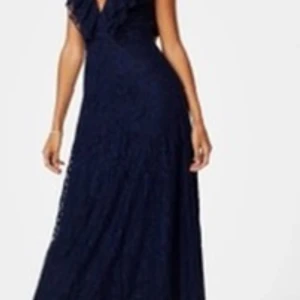 Balklänning  - Så snygg balklänning som tyvärr inte passade❤️söker likadan om nån har i större storlek 