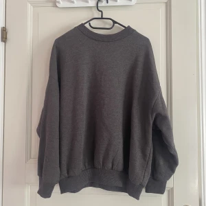 Oversized sweatshirt - Oversized sweatshirt ifrån asos i storlek Xs 