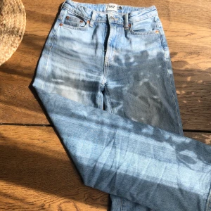 Jeans  - Säljs pga att de inte används längre. Har haft ett hål i ljumsken som har sytts ihop💞 pris kan diskuteras!