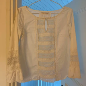 Odd molly topp! - Topp från odd molly! Jättefint skick! Spetsdetaljer och scrunch ibak